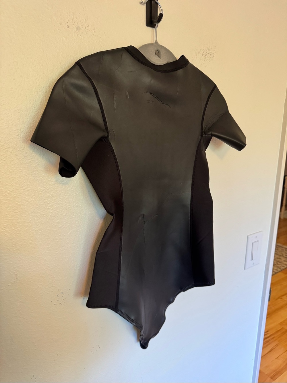 Level Six Sally Womens Neoprene One Piece Swimsuit Black Short Sleeve 1.2MM EUC - Picture 4 of 9